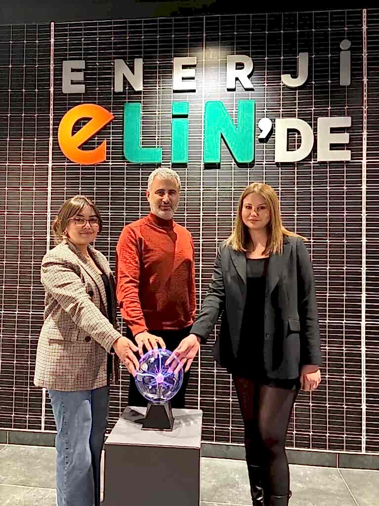 Anka Enerji ekibi olarak bir araya geldik ve sektördeki yenilikleri değerlendirdik. Güneş enerjisi ve e-mobilite çözümlerimizle çevre dostu bir gelecek için çalışıyoruz!